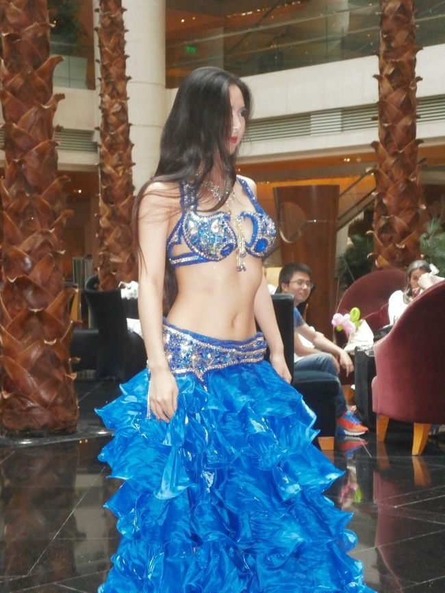 続いてフラダンスお姉さん