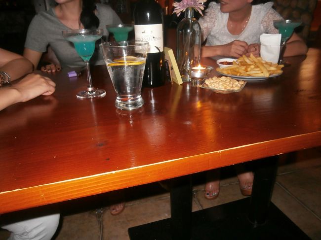 バーテンダーのカクテルシェイカーの振り方がおかしかったのを覚えていますが・・・今日はここまでで勘弁してやる！