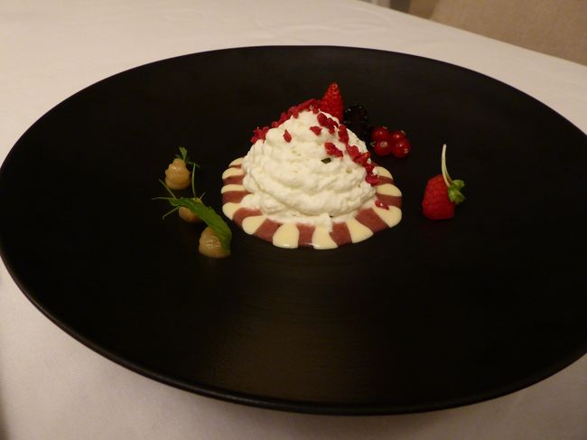 ミシュラン星「Cielo」で優雅なディナー♪<br />＠デザート：リコッタチーズとクリームチーズのダブルケーキ