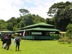 そして、午後0時半。
これから2泊を過ごすコルコバード国立公園のシレナのレンジャー・ステーションへ到着した。

まずは、チェックインをして、腹ごしらえの準備だ！

