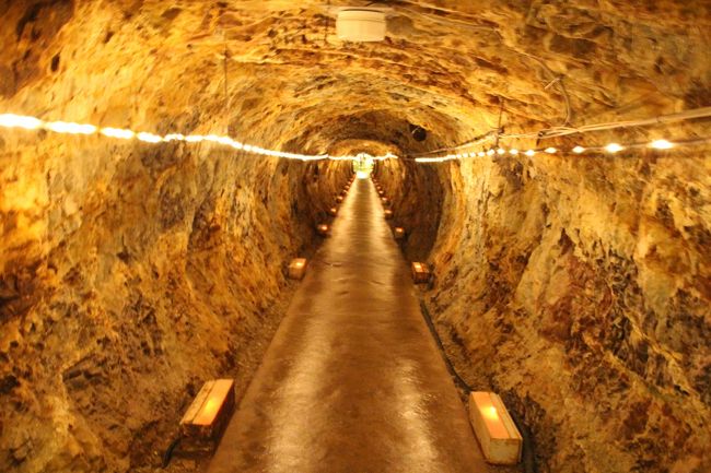708年（和銅元年）に銅山が発見され、産金が東大寺の大仏や