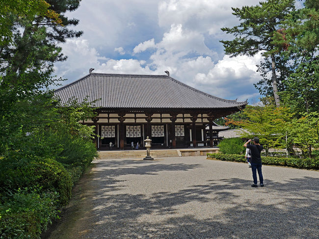 金堂［ 国宝 ］奈良時代（８世紀後半）寄棟造・本瓦葺<br />