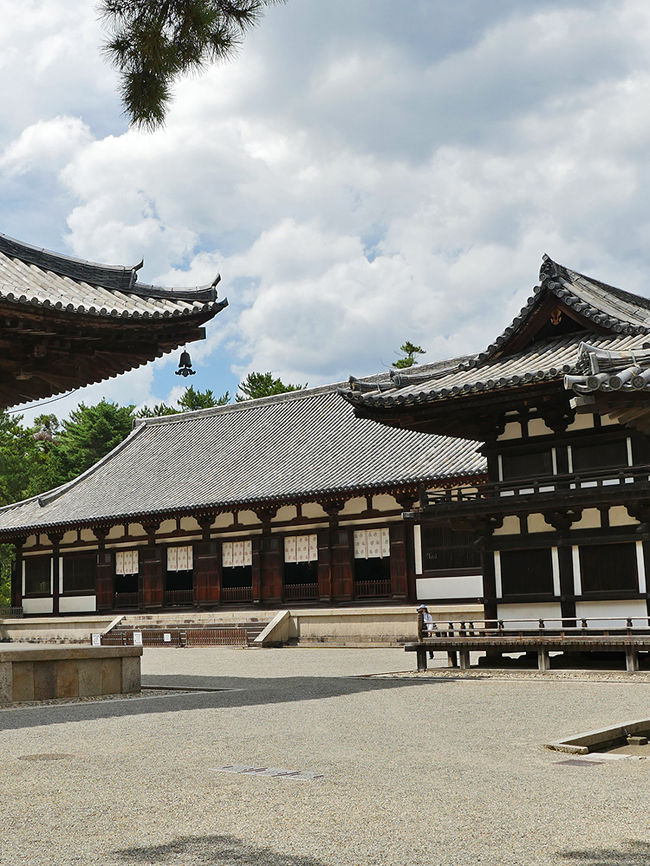 講堂［ 国宝 ］と鼓楼［ 国宝 ］