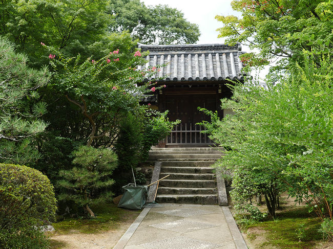 開山堂　（平安の御撮像奉安所）<br /><br />開山堂は元禄時代に徳川家歴代の御霊殿として建立され、その後明治十四年（１８８１）に鑑真大和上のお像（国宝）を安置するため現在の地に移築された。