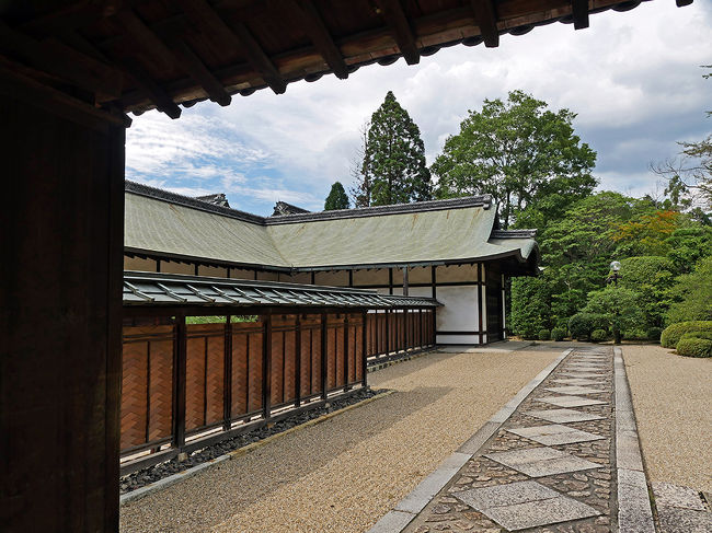 御影堂［重要文化財］江戸時代<br />もと興福寺別当寺院、一乗院の宸殿と殿上の遺構で、昭和３８年に移築復元。鑑真和上坐像［国宝］を納め御影堂としたもの。<br />