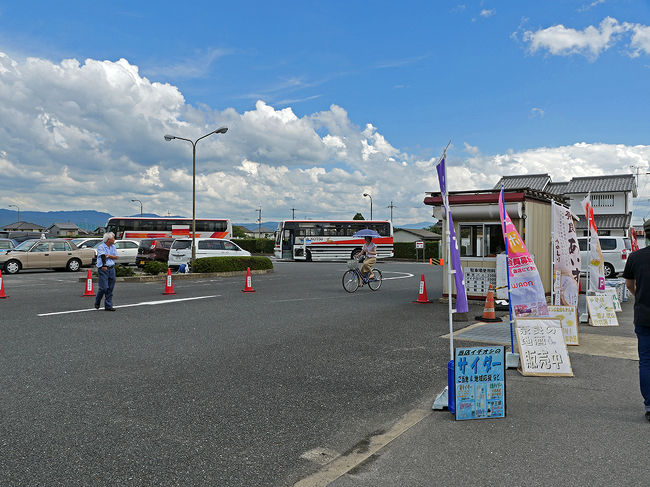 平日の為か駐車場もかなり空いていた。駐車場料金は普通車　500円／1日