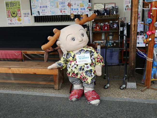 店頭には記念撮影用に?セント君”が・・・