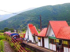 特急バス やまびこ号は、7-8分遅れて来ました!　大分出発の特急バスなので、走行距離も長いし、ぴったり時間通りというのはやっぱり難しいだろうとは思ってましたけど、この後の電車の時間があるからなかなかバスが来なくて焦ってしまった…。　

2つ先のバス停の"立野"で下車。　広い国道沿いで降ろされ、立野駅まですぐ分かるかしら??って思ってましたが、道路上に大きく標識が出ていましたので特に迷う事はなく行けました。　ただ、とにかく時間がギリギリで、途中の写真を1枚も撮ることが出来ず…。　