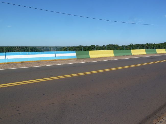 アルゼンチンとブラジルの国境です<br />わかりやすいね。