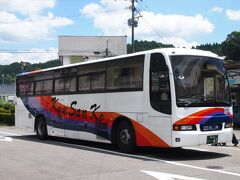 本日は、熊本駅発→高千穂バスセンター経由→延岡駅行きの特急たかちほ号を利用します。　1日往復2便運航されています。　九州産交バスと宮崎交通の共同運行で、産交バスの便のみ、To熊カードでの支払いが可能です。