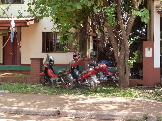 お土産散策にプラプラ