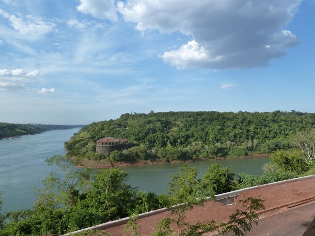 ブラジルとパラグアイが見渡せる。