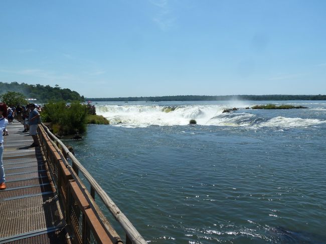 あのくぼみが滝になっている。