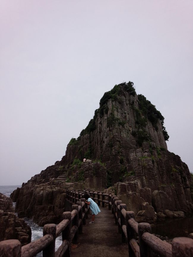 手をつないで行きます。<br />