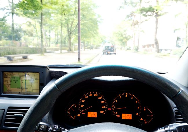 市役所が開くまで四高記念公園の横で待機。ここまでの走行距離は352キロメートル。