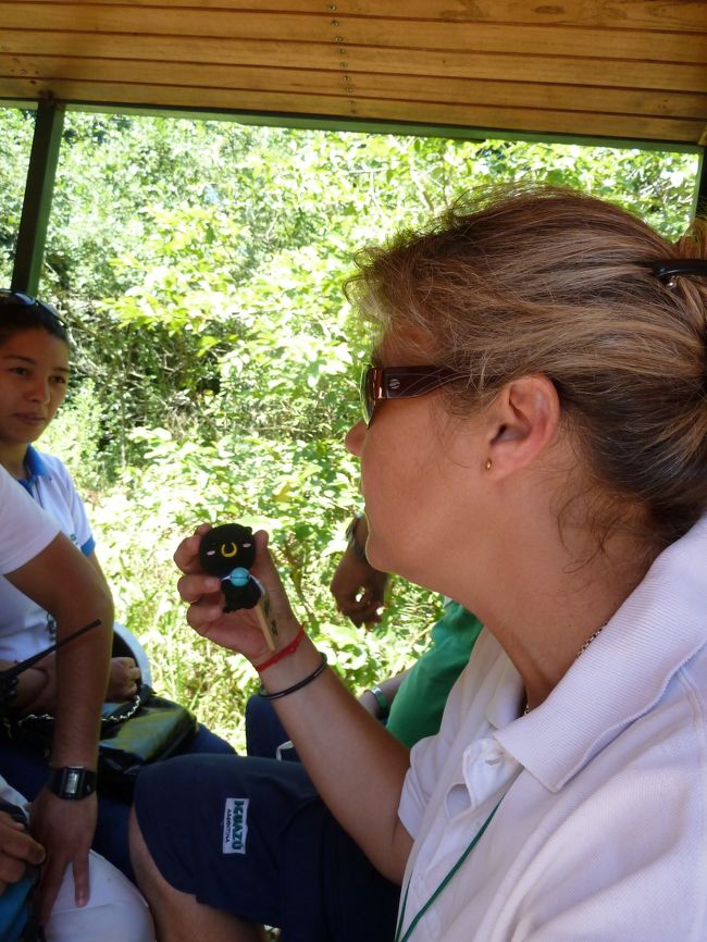 ガイドのロキサーナさん。<br />相棒が気に入ったみたい。