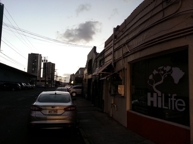 そしてアラモアナに来たって言うんで息子がもう一度行きたいと。<br />行ってみると、6:00pmでcloseでした。