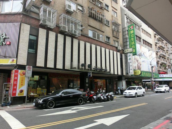 勝立生活百貨のとなりです。<br />１１：１５なのでまだ早い。