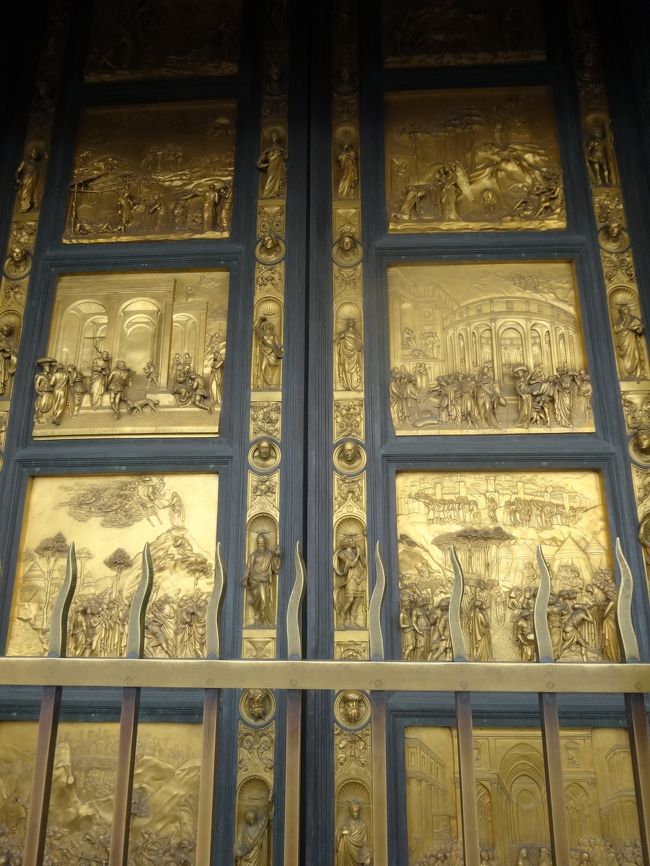 天国の扉、金ピカで眩しいぞ！