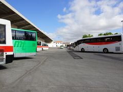 リスボン、セッテリオスバスターミナルより、約１時間半、エヴォラバスターミナルに到着です。写真は、エヴォラバスターミナルです。
