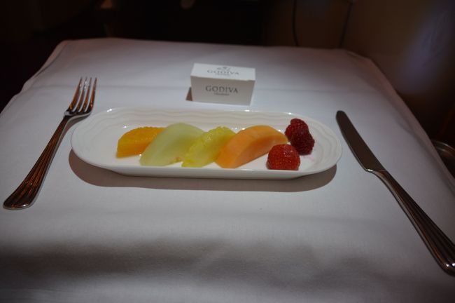 デザート。他のところは普通ワゴンで持ってきていろいろと選べる事が多いが。