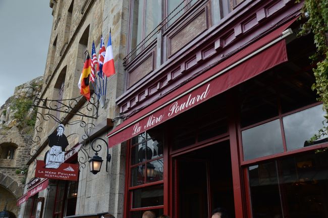 入っていきなり名物のオムレツ発祥の店「ラ・メール・プラール」でオムレツ。