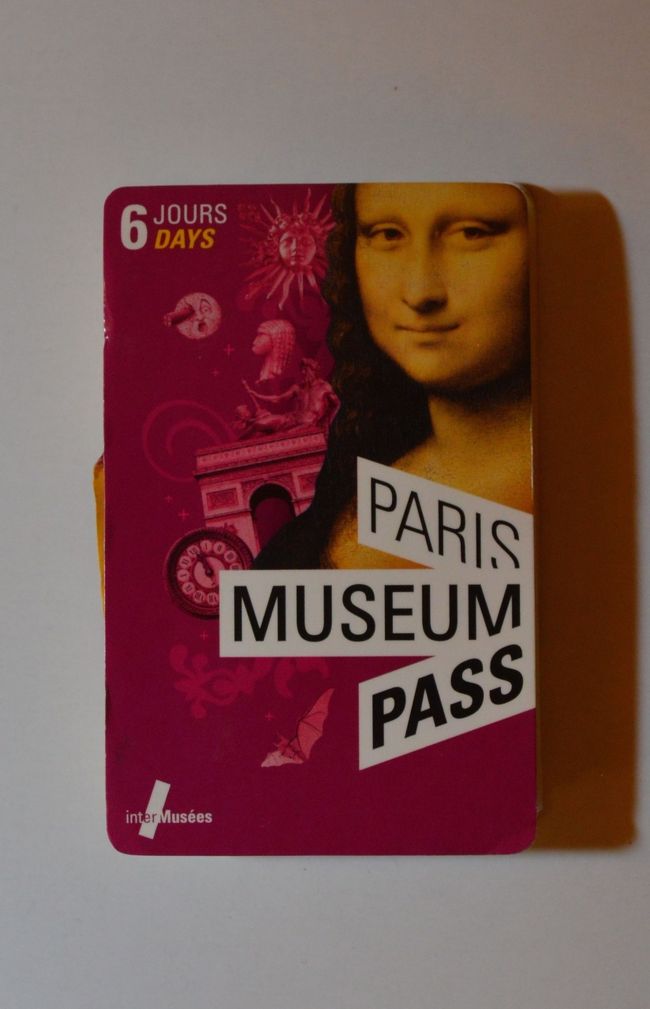 前もって日本で購入したミュージアムパス。１万円ほどしたが、チケットを買うのに並ぶ必要がなく、時間の節約になるしいろんなところで使えて便利。