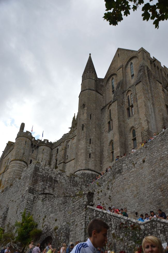 結構上までのぼる。人も多くて疲れる。