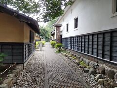高井鴻山記念館の裏通りが「栗の小径」です。