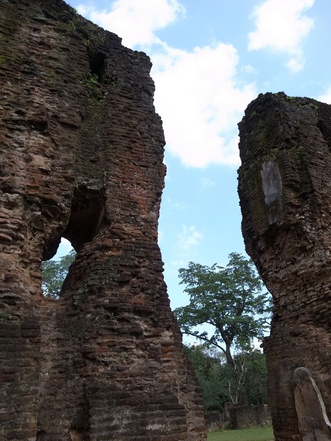 こんな遺跡がつづく。
