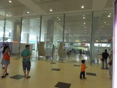 ０９：１２

無事に入国しました。