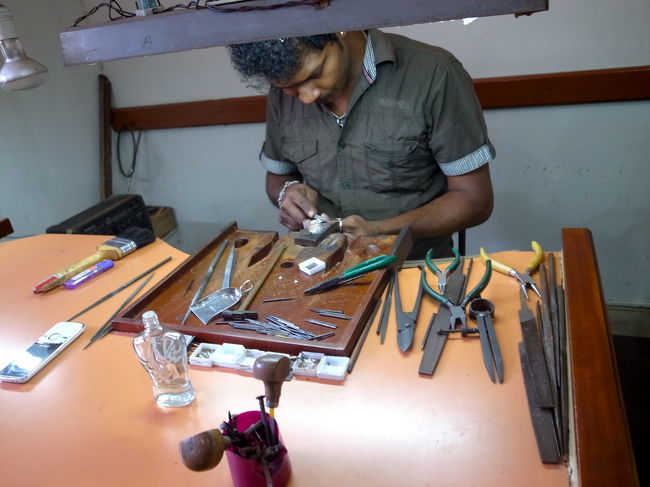 宝石屋さんにも連れて行かれたが、買わず。<br />そういうのがツアーのめんどいところ。