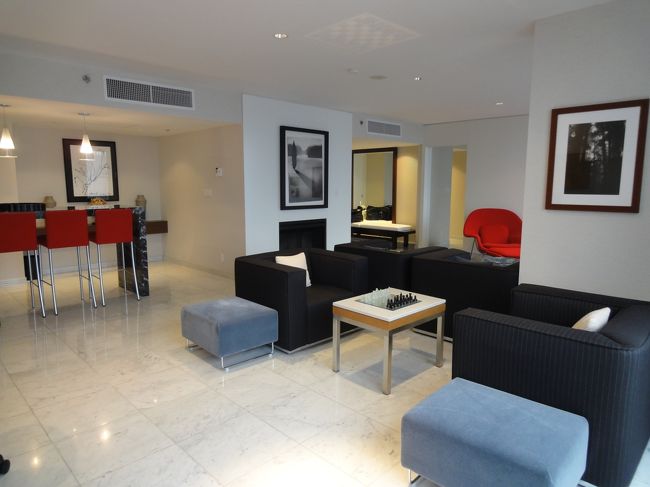 リビングの反対側の端から