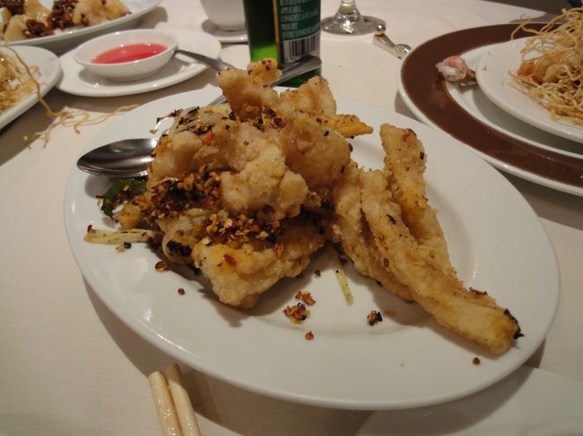 イカの揚げ物です。これも美味しかったのですが、揚げ物ばかり頼んでしまいました。