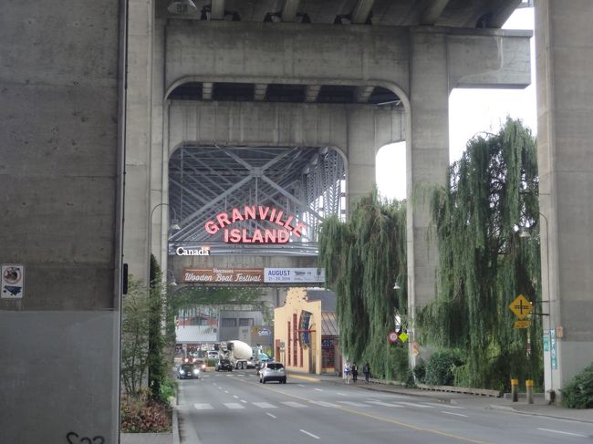 グランビル・アイランドの入り口です。<br />バスは工事の影響で最寄りのバス停の１つ手前までしか行けなかったのですが、親切なおばさんが行き方を教えてくれました。