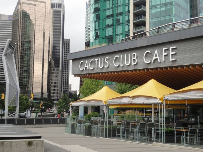 ダウンタウンに戻って来て、コンベンション・センター近くのお洒落なお店でランチをすることにしました。