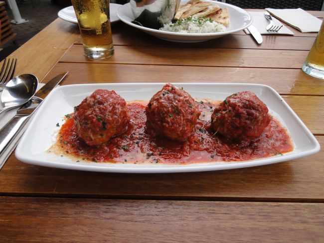 KOBEと名前の付いたミートボールのトマト煮を食べましたが、どちらもとても美味しかったです。<br />雰囲気だけでなく、味もGOOD(^^)dなお店でした。