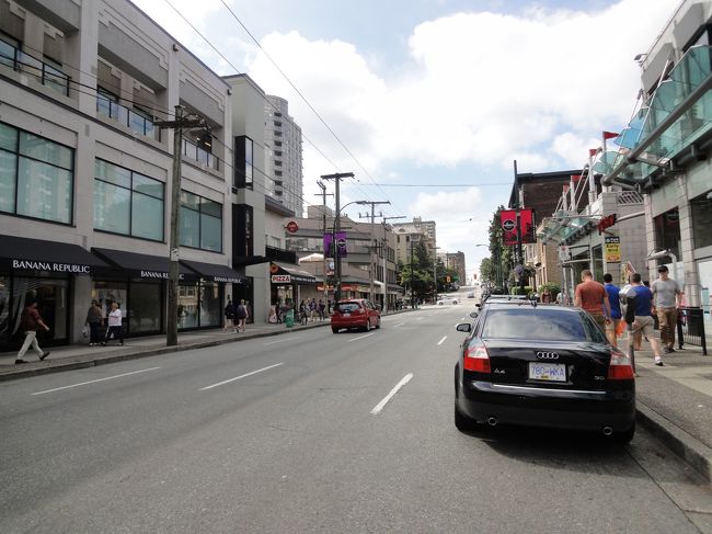 ダウンタウンのRobson Streetをブラブラします。