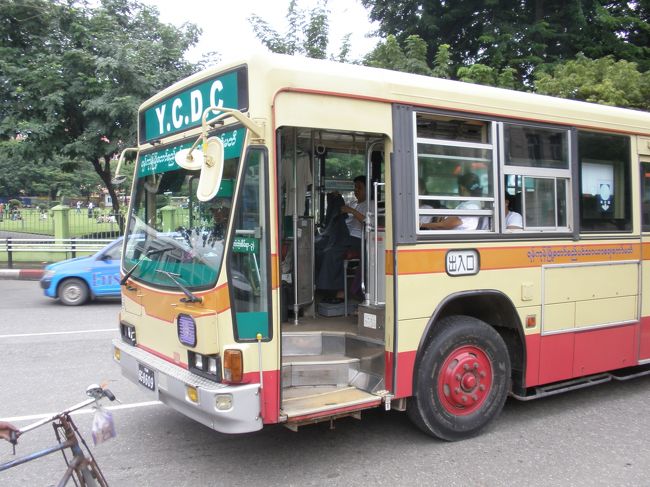 日本からの中古（バス、タクシー、乗用車、トラックなど）がたくさん走ってます　神奈川中央バス、横浜バス、西武バスなどほとんどがそのまま走ってます　行き先表記が英数字ではなく視力検査記号のようなミャンマー数字で書かれているので乗れませんでした