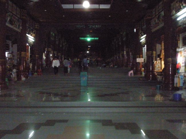 この階段を登ります