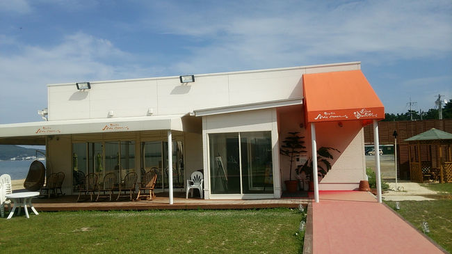 「ぶどうの樹　海岸通り」<br />福間海岸で一番新しいレストラン。<br />岡垣のぶどうの樹が経営してます。<br />メインを選んで、パンやサラダはブュッフエスタイル。<br />まだ行ったことない気になるお店です。