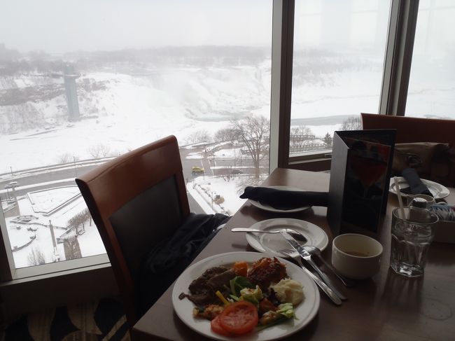 ナイアガラを眺めながらのランチ