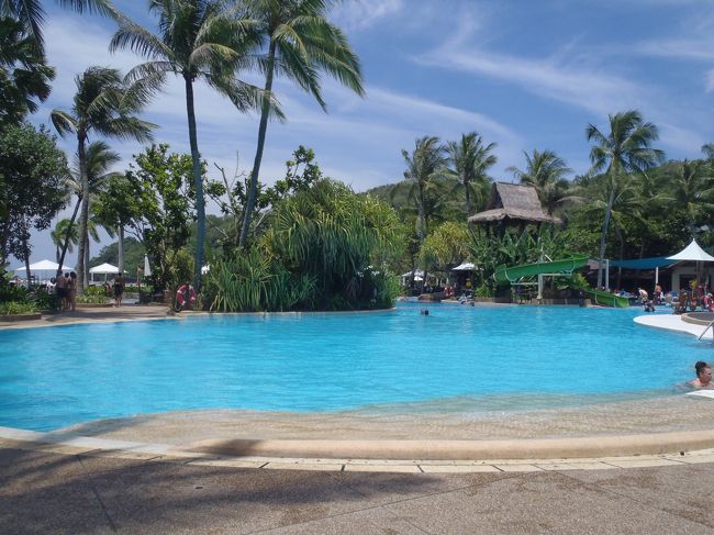 プールでまったり。