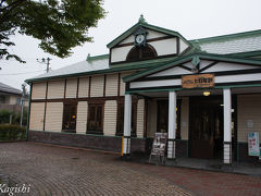 只見線に乗って七日町駅で下車、駅舎にはカフェとお土産コーナが併設されています