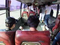 ０７：４５

着陸して、バスに乗って
到着ターミナルへ向かいます。