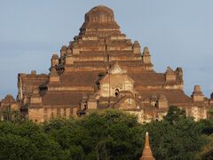 １７：３０　

タヤマンヂー寺院