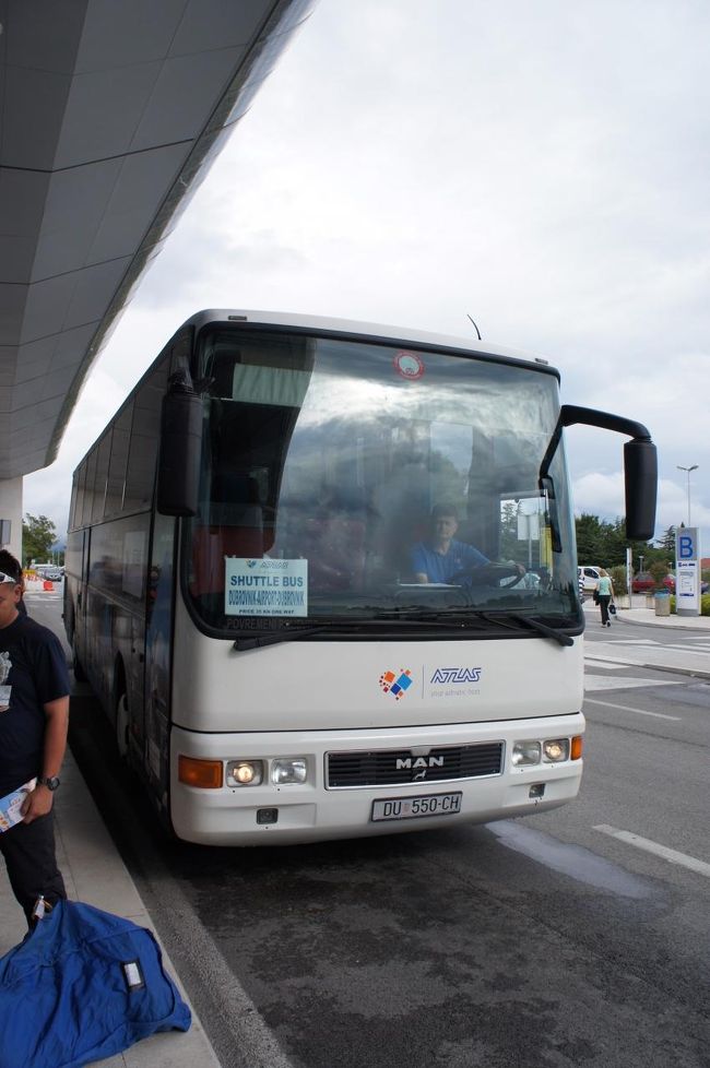 バス<br />満席にならないと出発しない<br />待っている間はエンジンを切っており、エアコンも無し<br />タクシーにすればよかったと反省