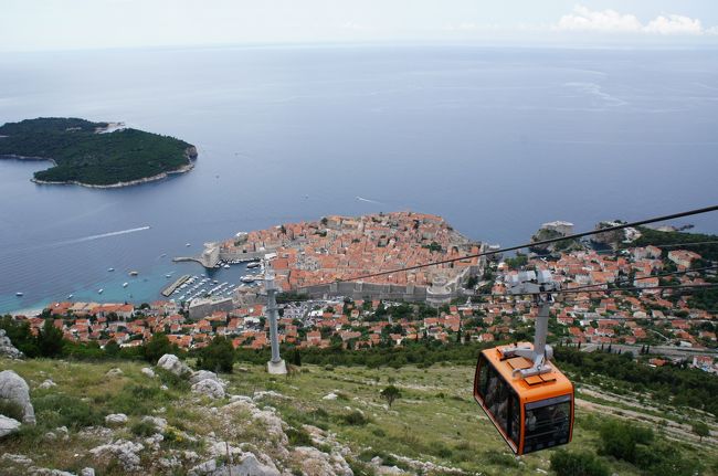 ロープウェイでスルジ山へ