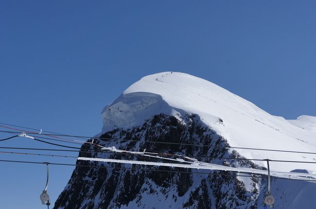 隣にはブライトホルン<br />ガイドと一緒なら登山経験が浅くても登れるとのこと<br />