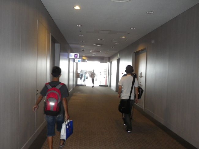 まだ時間があるのでとりあえずは<br />展望デッキに。